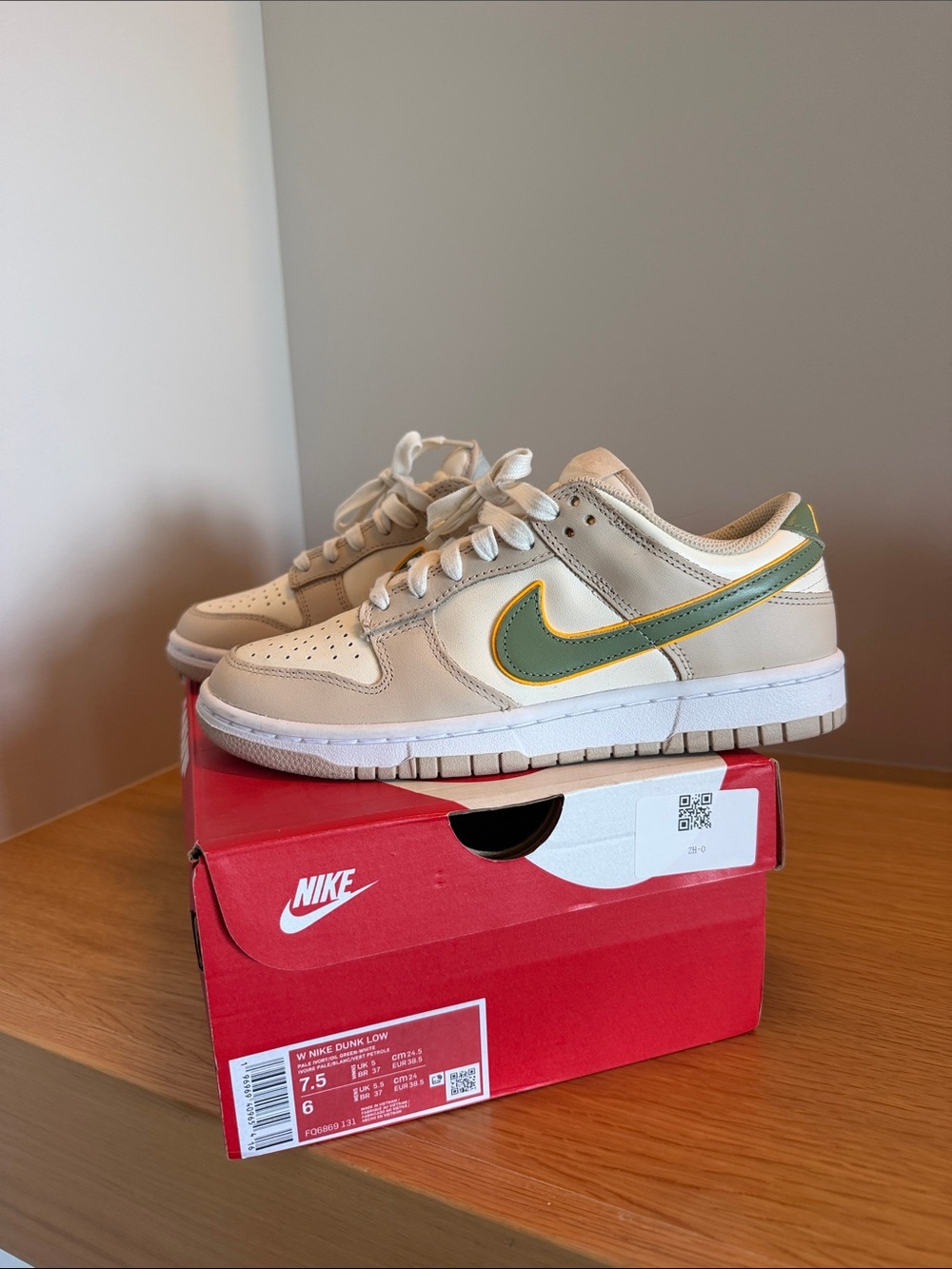 Nike womens Low-Top Sneakers in Cream with Green and Yellow Swoosh